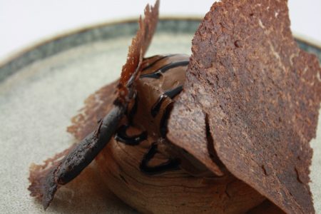 Le Carrément Chocolat est l'un des desserts de la carte de mai 2023. Le Restaurant Chez Les Garçons est situé en plein cœur du centre historique de Rennes, à deux pas de la Cathédrale Saint Pierre et de la place des Lices. Nous vous proposons des plats raffinés, authentiques, renouvelés au fil des saisons dans un cadre chaleureux et une ambiance cosy et décontractée parfaite pour vous accueillir à l’occasion de vos soirées en tête à tête, en famille, entre amis ou pour partager un moment avec vos collègues.