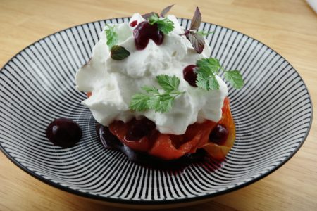 Le Pickles de Tomates, Siphon au Chèvre Frais et Réduction de Mûres est l’une des entrées de la carte de juin 2024. 
Le Restaurant Chez Les Garçons est situé en plein cœur du centre historique de Rennes, à deux pas de la Cathédrale Saint Pierre et de la place des Lices. Nous vous proposons des plats raffinés, authentiques, renouvelés au fil des saisons dans un cadre chaleureux et une ambiance cosy et décontractée parfaite pour vous accueillir à l’occasion de vos soirées en tête à tête, en famille, entre amis ou pour partager un moment avec vos collègues.